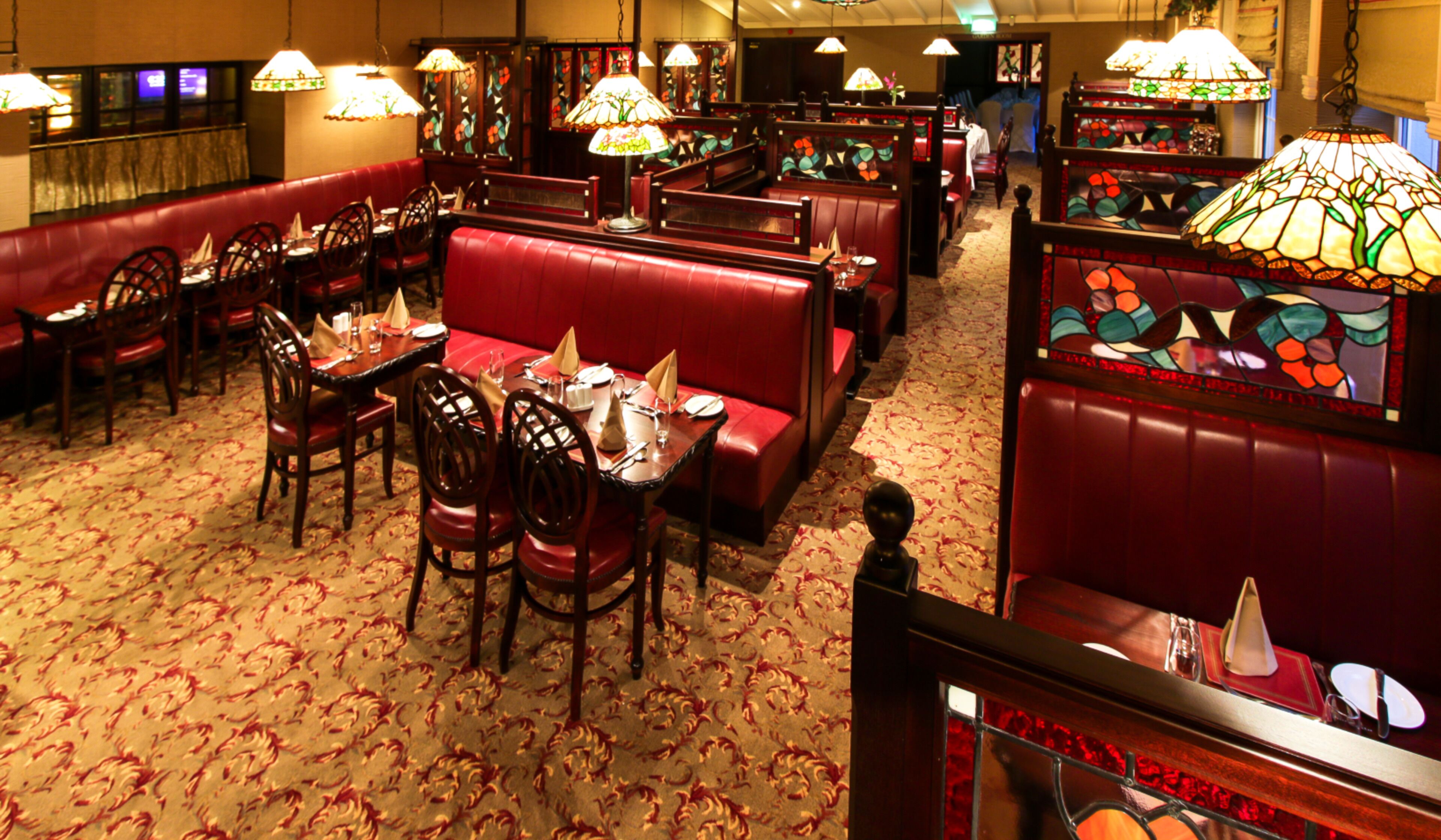 breakfast, lunch, dinner served; international cuisine