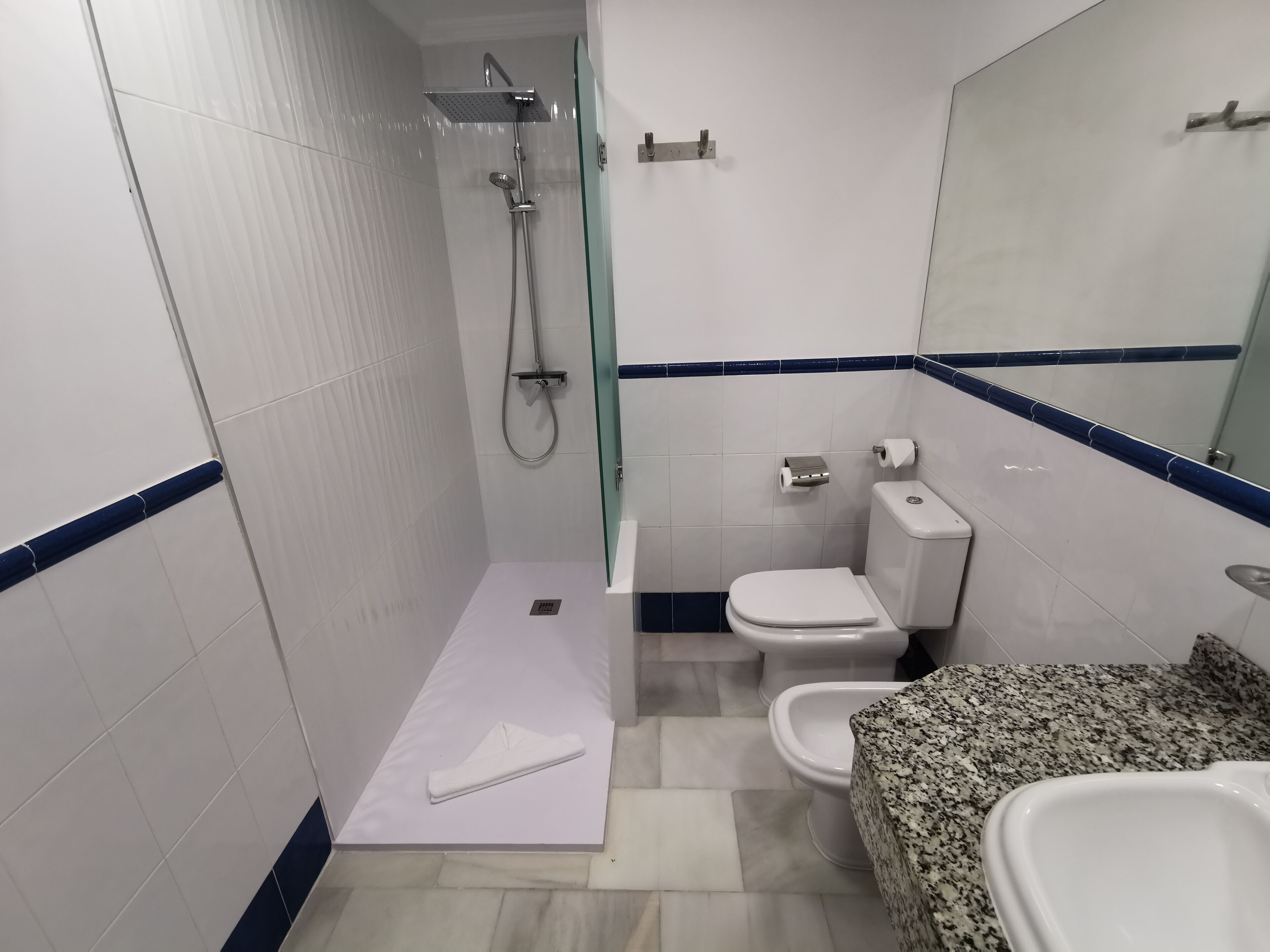 Buồng tắm vòi sen