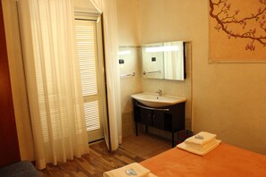 Standard Double or Twin Room, Shared Bathroom - Hotel America (Milan)