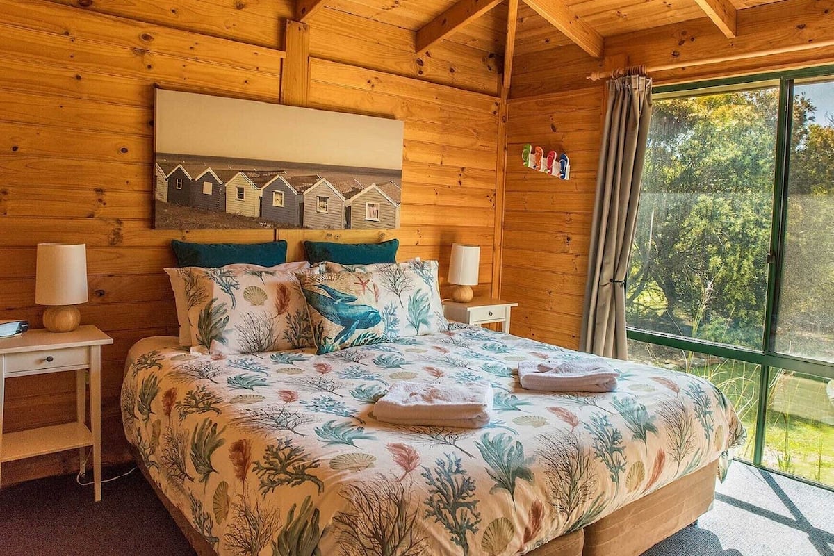Standard Suite, 2 Bedrooms, Non Smoking, Kitchen (Driftwood Cottage)