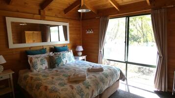 Standard-sviitti, 2 makuuhuonetta, tupakointi kielletty, keittiö (Beachcomber Cottage) | Ylelliset vuodevaatteet, pillowtop-patjalliset sängyt, minibaari