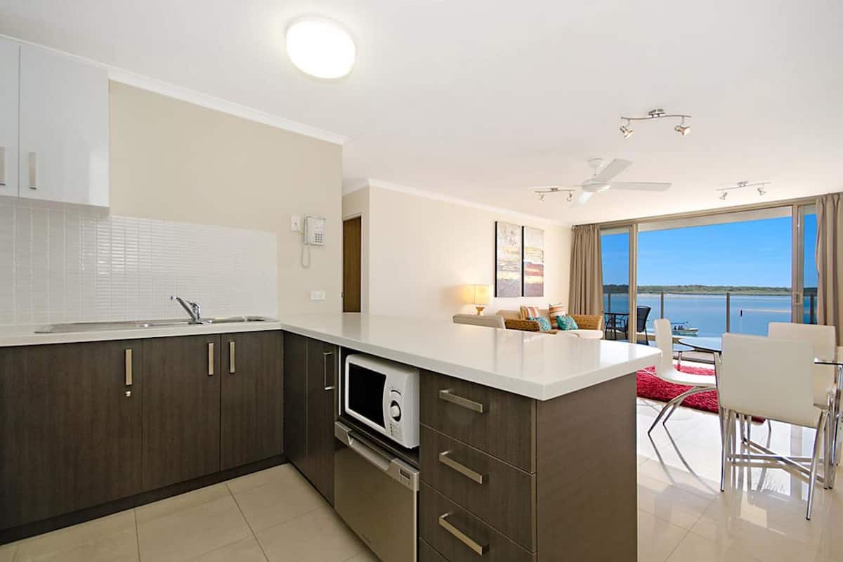 1 Bedroom Standard Apartment (Mid/Top River) | Private kitchen