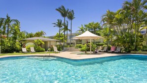 Outdoor pool - Noosa Harbour Resort (Noosa Heads)