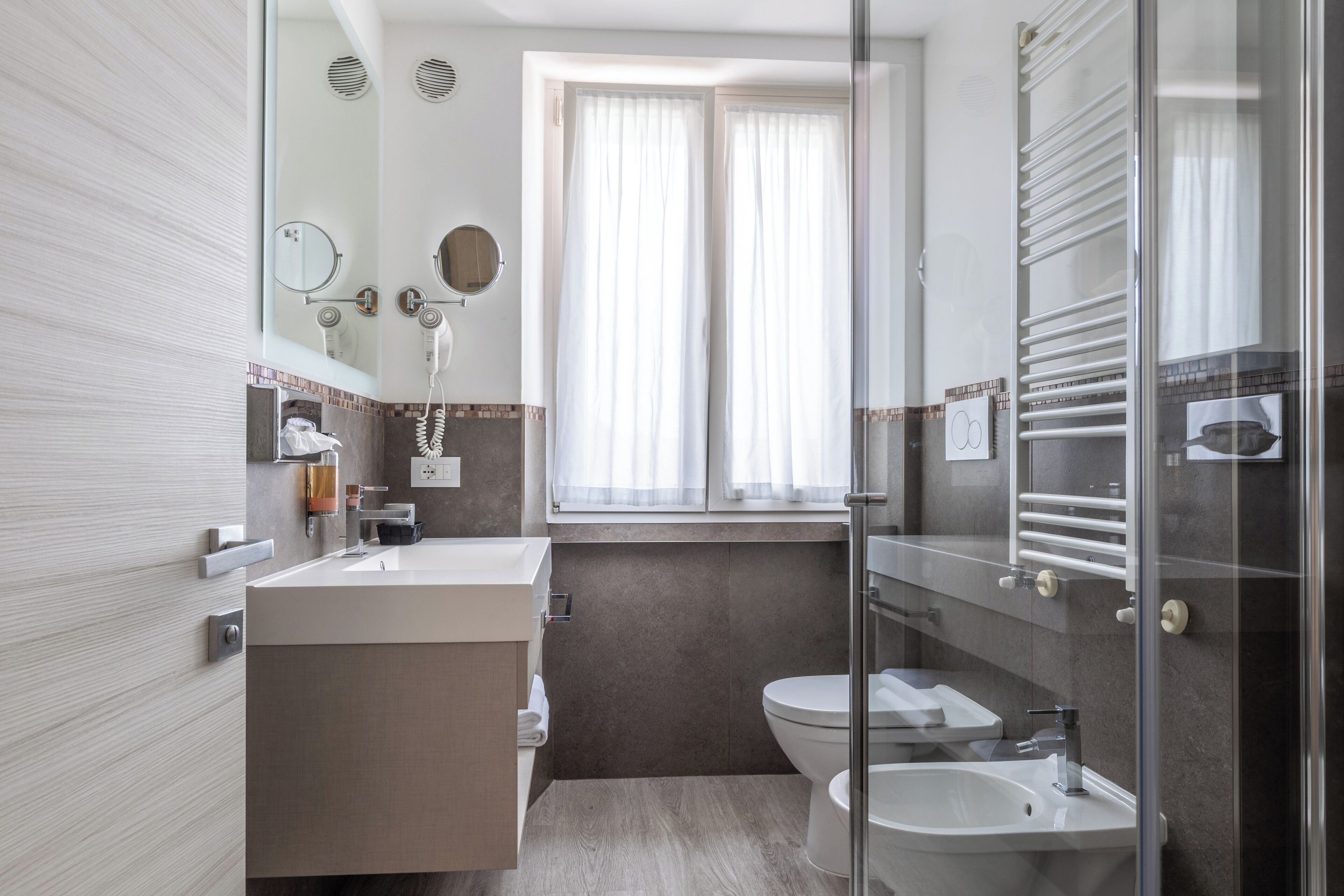 junior suite, balcony | bathroom | shower, free toiletries, hair dryer, towels