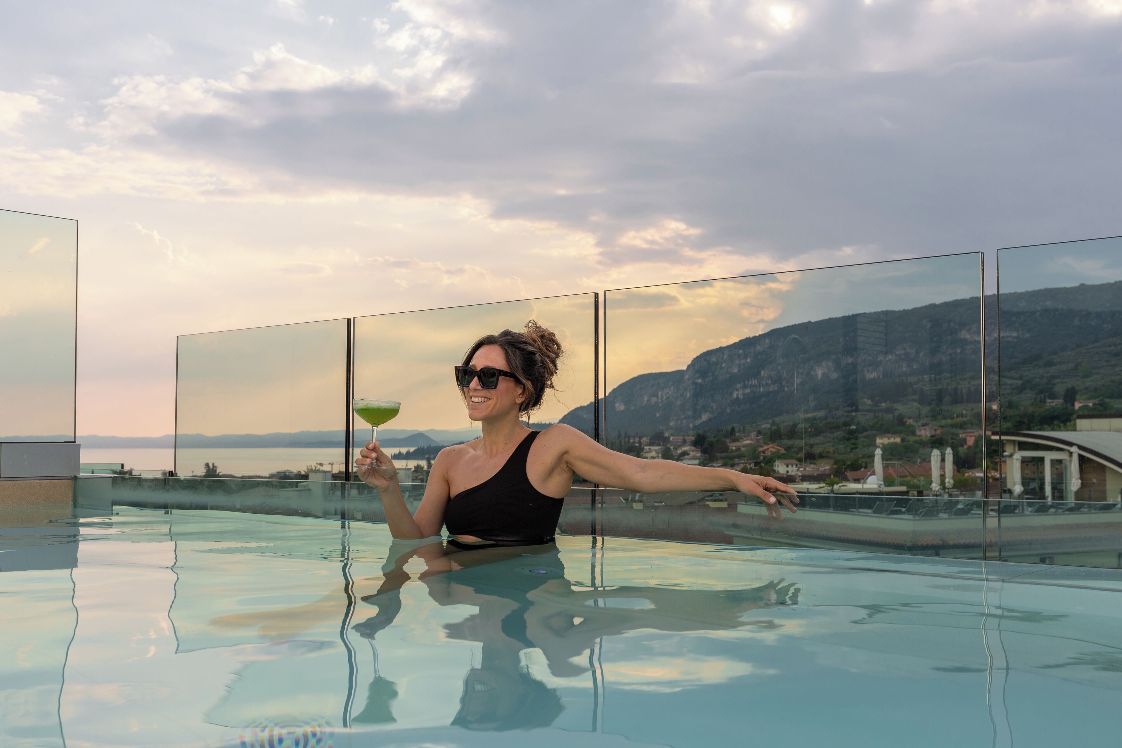 seasonal outdoor pool, pool loungers