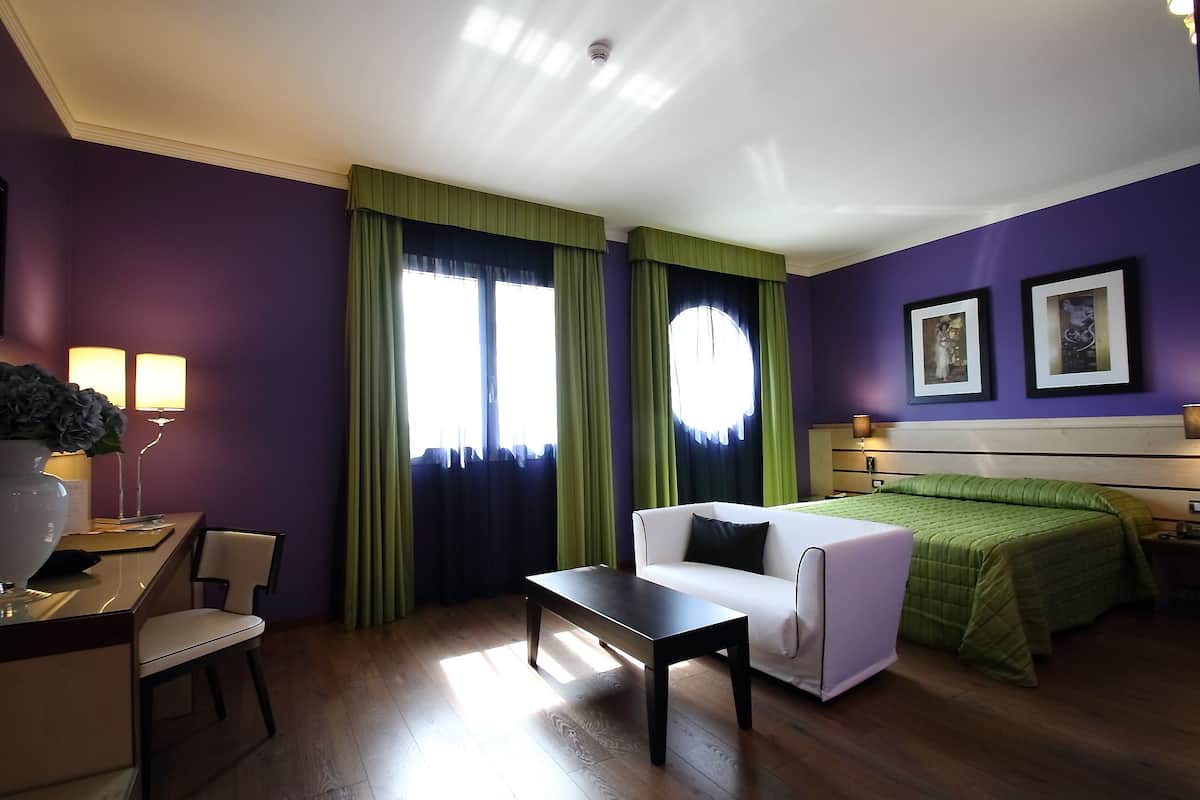 premium bedding, minibar, in-room safe, desk