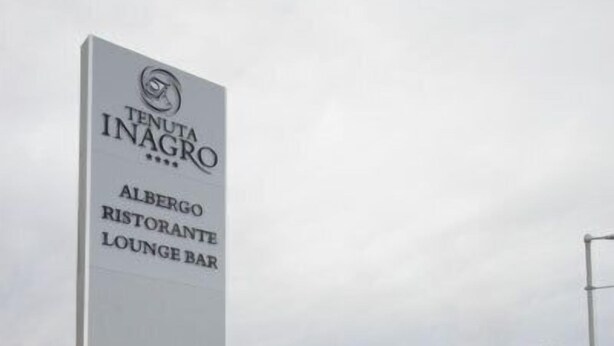 A sign for Tenuta Inagro Albergo Ristorante Lounge Bar.