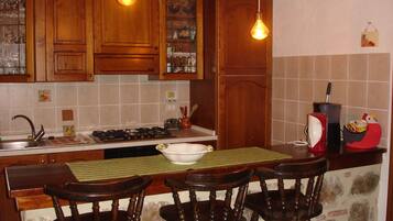 Comfort-Apartment, Poolblick (Giulia) | Eigene Kochnische | Kühlschrank, Mikrowelle, Ofen, Herdplatte