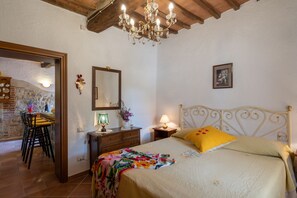 Comfort appartement, uitzicht op zwembad (Giulia) | 1 slaapkamer, luxe beddengoed, een strijkplank/strijkijzer, beddengoed