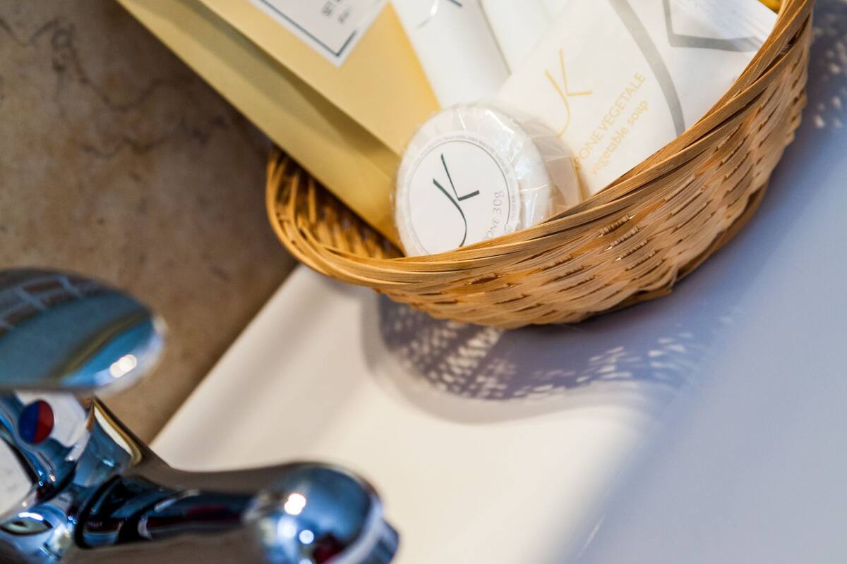 classic double room, terrace | bathroom | shower, free toiletries, hair dryer, bidet