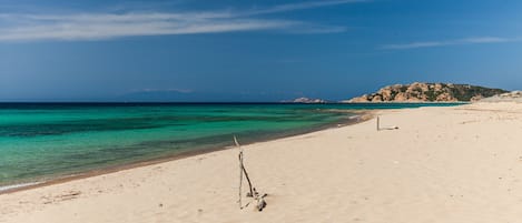 Beach nearby, white sand, beach towels