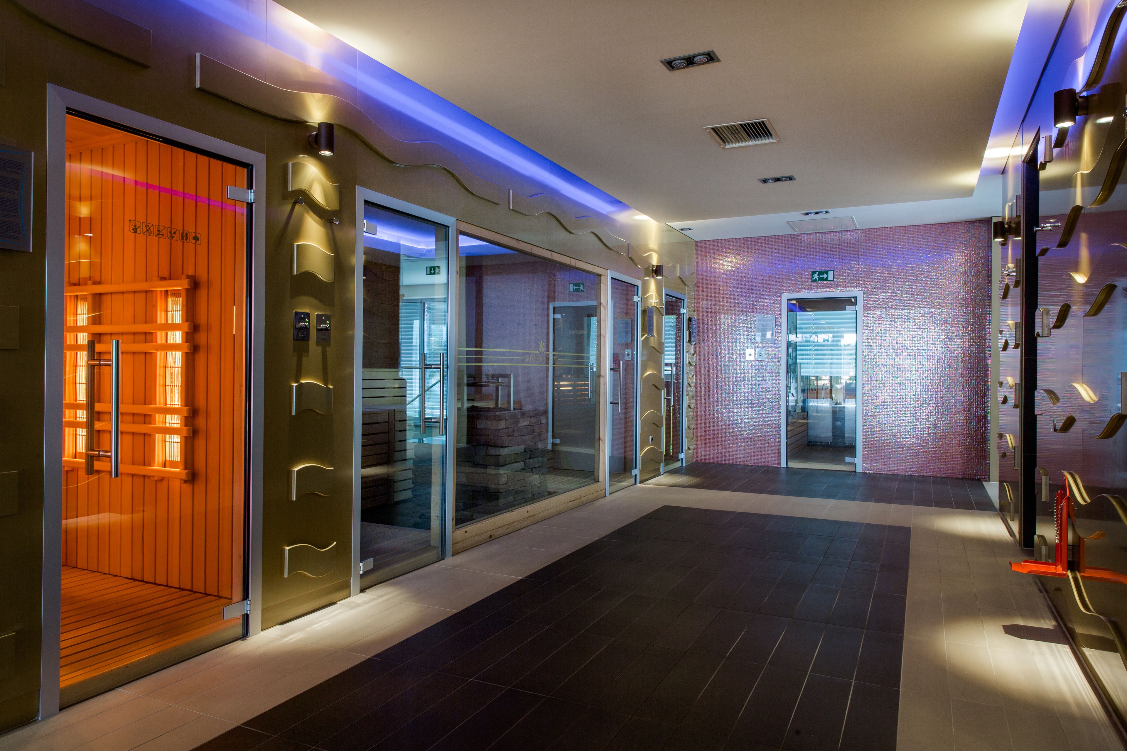 couples treatment room(s), sauna, hot tub, steam room