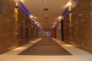 Salas de tratamiento para parejas, un sauna, una bañera de hidromasaje