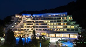 Front of property – evening/night - Grand Hotel Donat Superior (Rogaska Slatina)