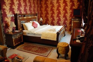 Pillow-top beds, minibar, in-room safe, desk - Arbella Boutique Hotel (Sharjah)