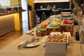 Buffet déjeuner servi tous les jours en supplément