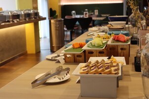 Desayuno buffet todos los días (con cargo)