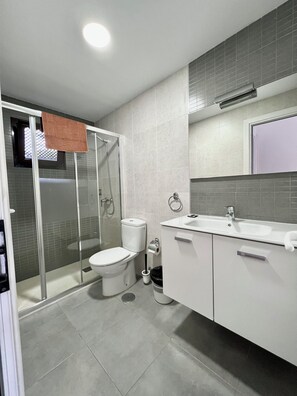 Dusche, Handtücher, Toilettenpapier