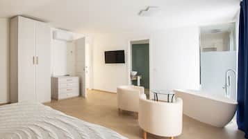 Junior Room | 1 bedroom, premium bedding, in-room safe, free WiFi