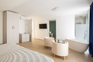 Junior-Zimmer | Hochwertige Bettwaren, Zimmersafe, kostenloses WLAN, Bettwäsche