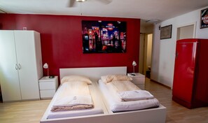 Studio | Iron/ironing board, rollaway beds, free WiFi, bed sheets - Hotel Zak - Hostel (Schaffhausen)