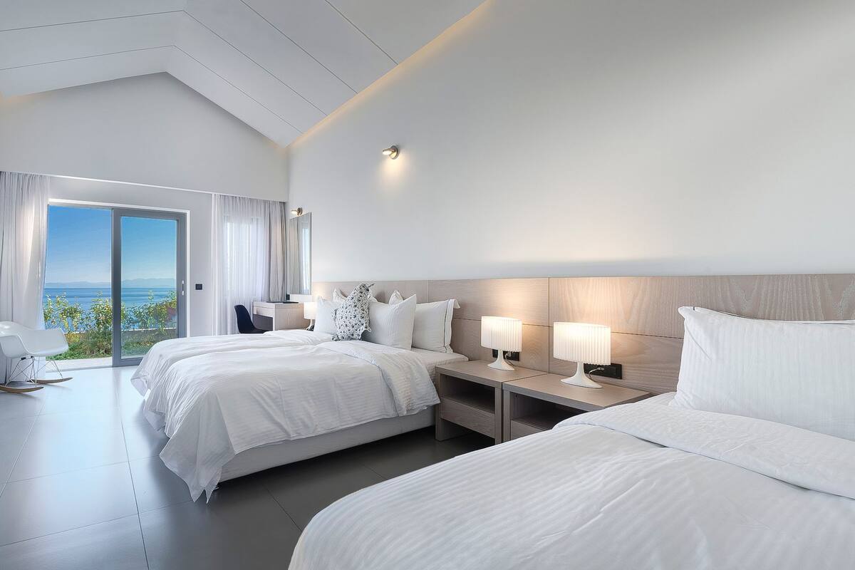 villa, 1 bedroom | in-room safe, desk, blackout curtains, soundproofing