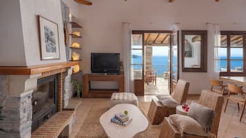 Vila, 3 kamar tidur (Heated Pool) | Area keluarga | Televisi layar datar 32-inci dengan saluran TV satelit dan TV