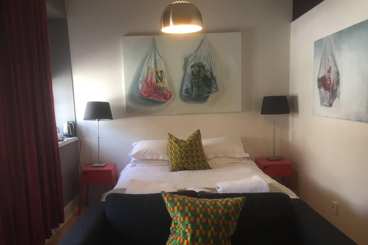 Premium bedding, down duvets, desk, blackout curtains
