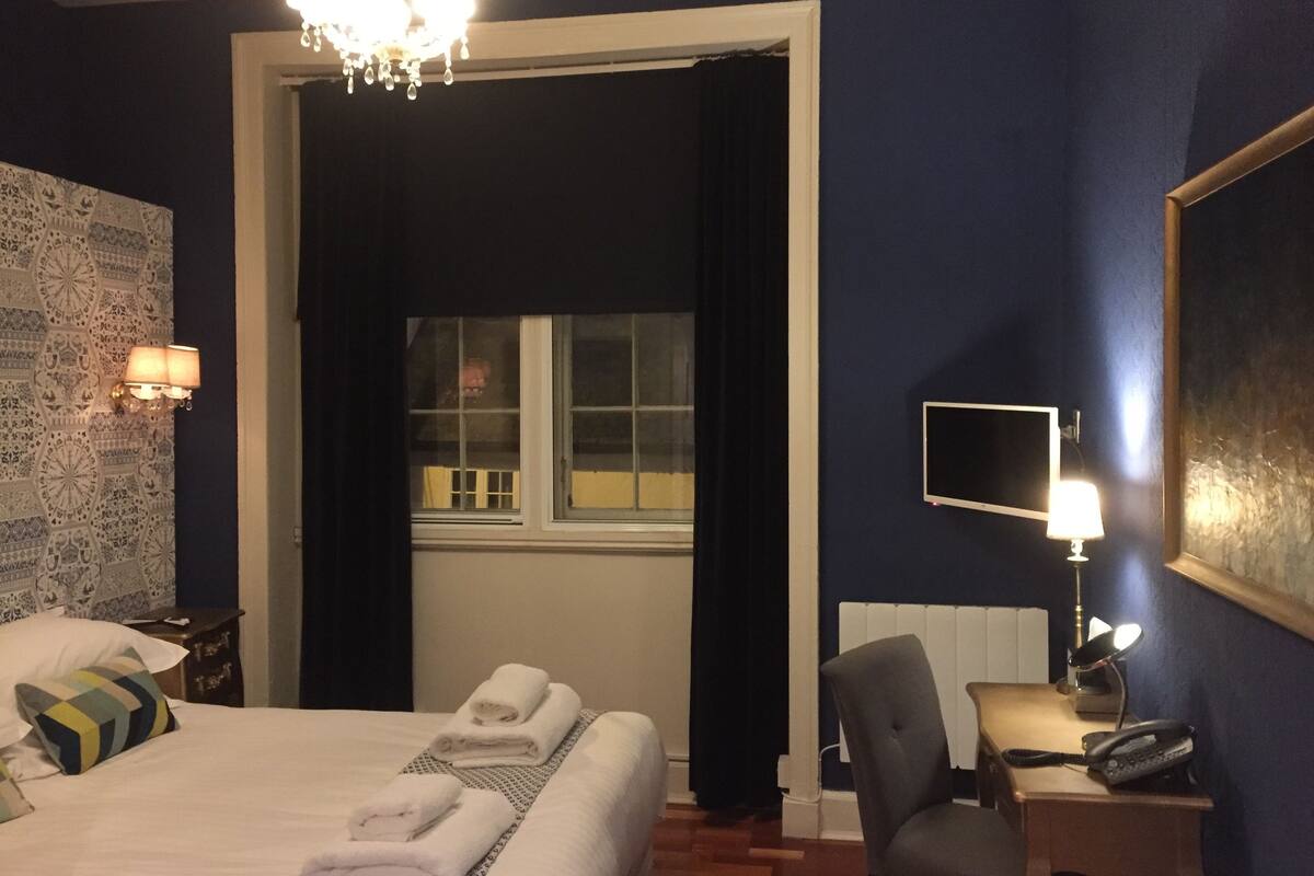 Premium bedding, down duvets, desk, blackout curtains