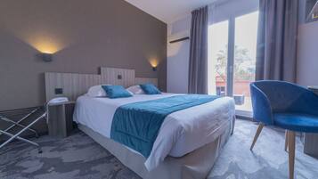 Superior tweepersoonskamer, terras (with Shower) | Luxe beddengoed, een strijkplank/strijkijzer, gratis wifi