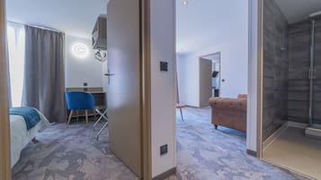 Habitación cuádruple familiar, terraza (with Shower) | Ropa de cama de alta calidad, tabla de planchar con plancha, wifi gratis