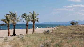 Una spiaggia nelle vicinanze