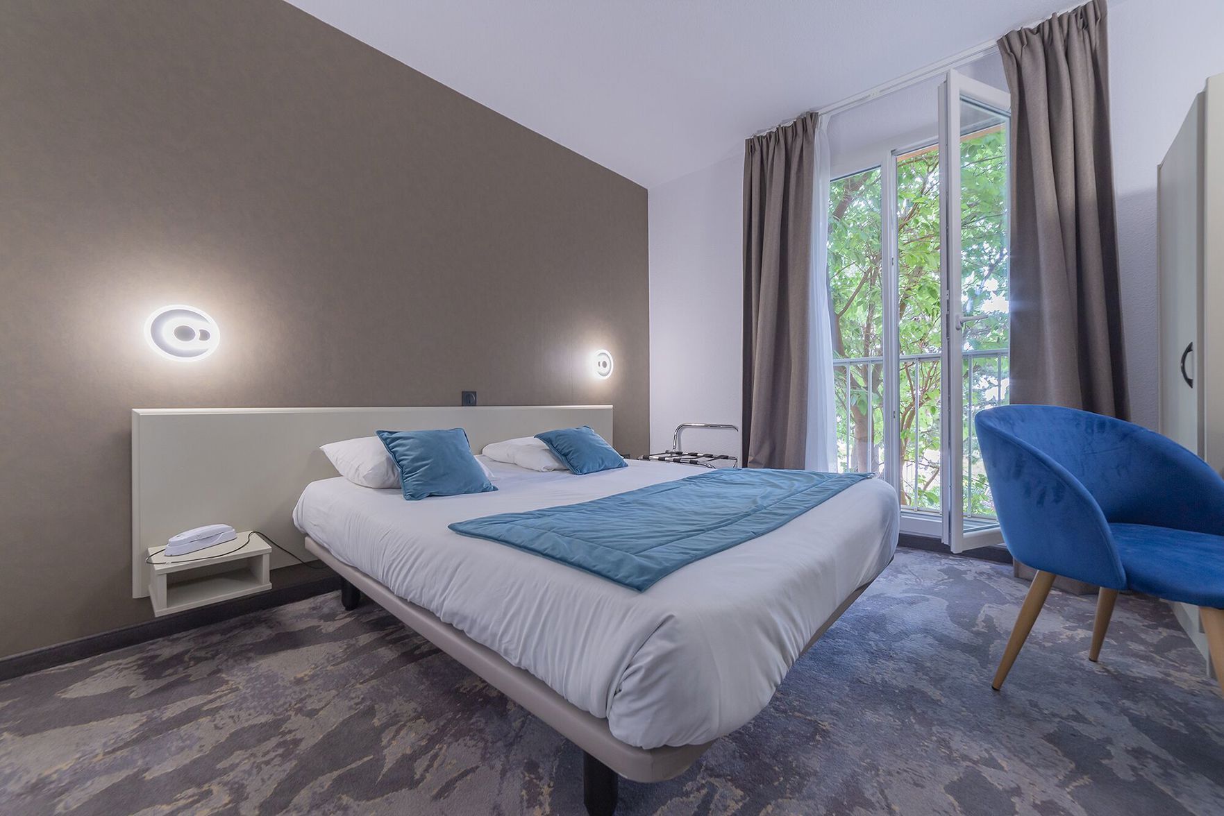 Premium bedding, iron/ironing board, free WiFi