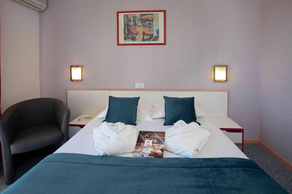 premium bedding, iron/ironing board, free wifi