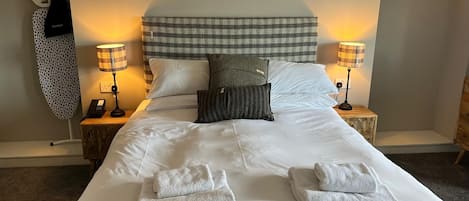 Standard Double Room, 1 Double Bed | Premium bedding, desk, iron/ironing board, free WiFi