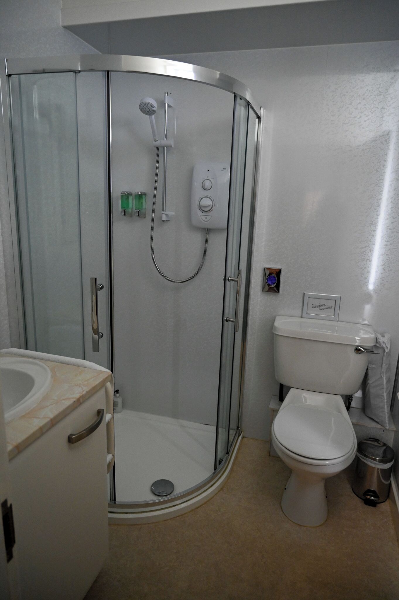 standard twin room | bathroom | shower, free toiletries, hair dryer, towels