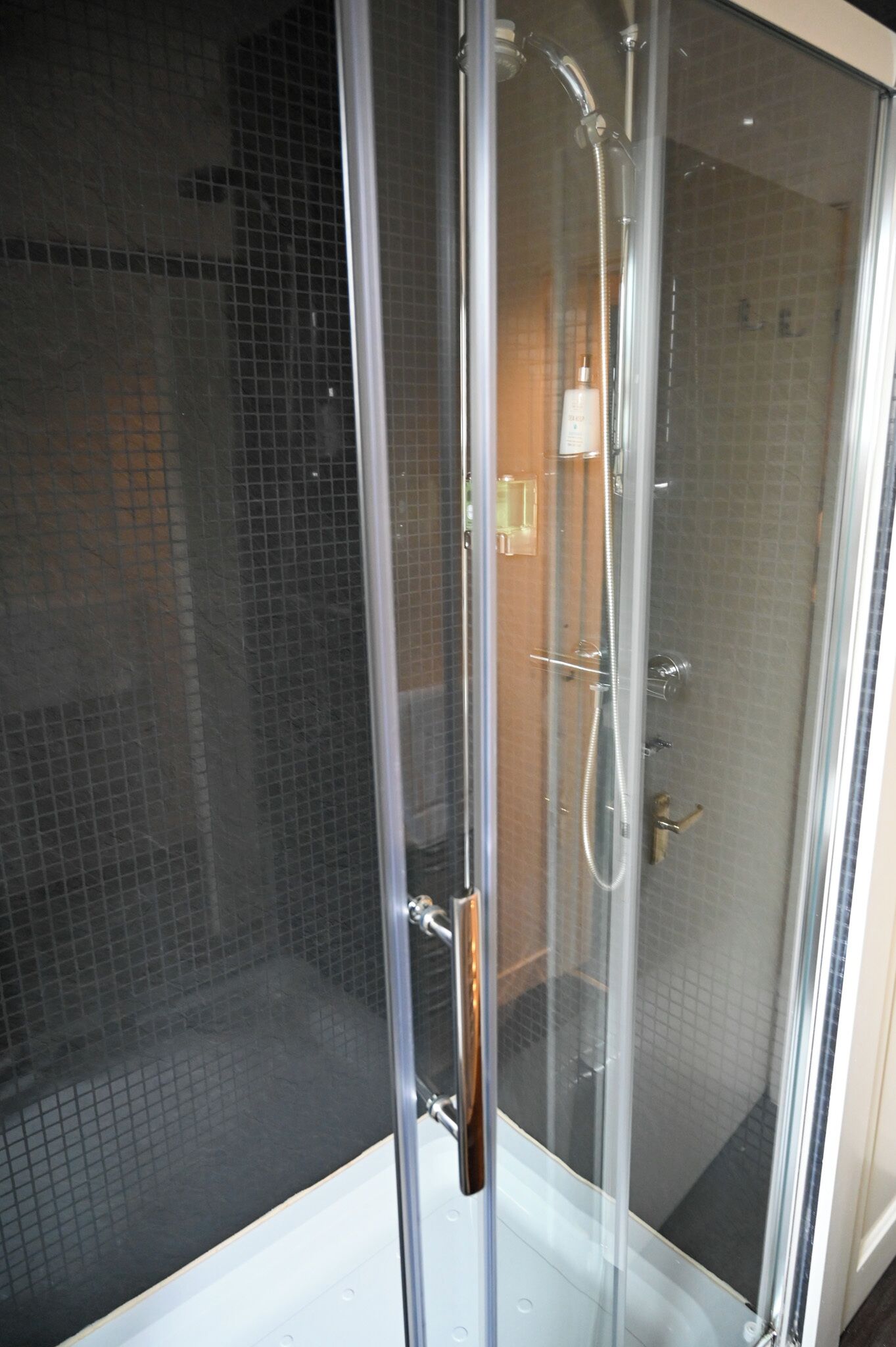 family suite | bathroom | shower, free toiletries, hair dryer, towels