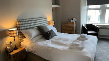 Ropa de cama de alta calidad y escritorio