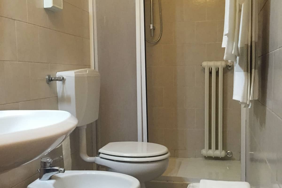 double room | bathroom | free toiletries, hair dryer, towels