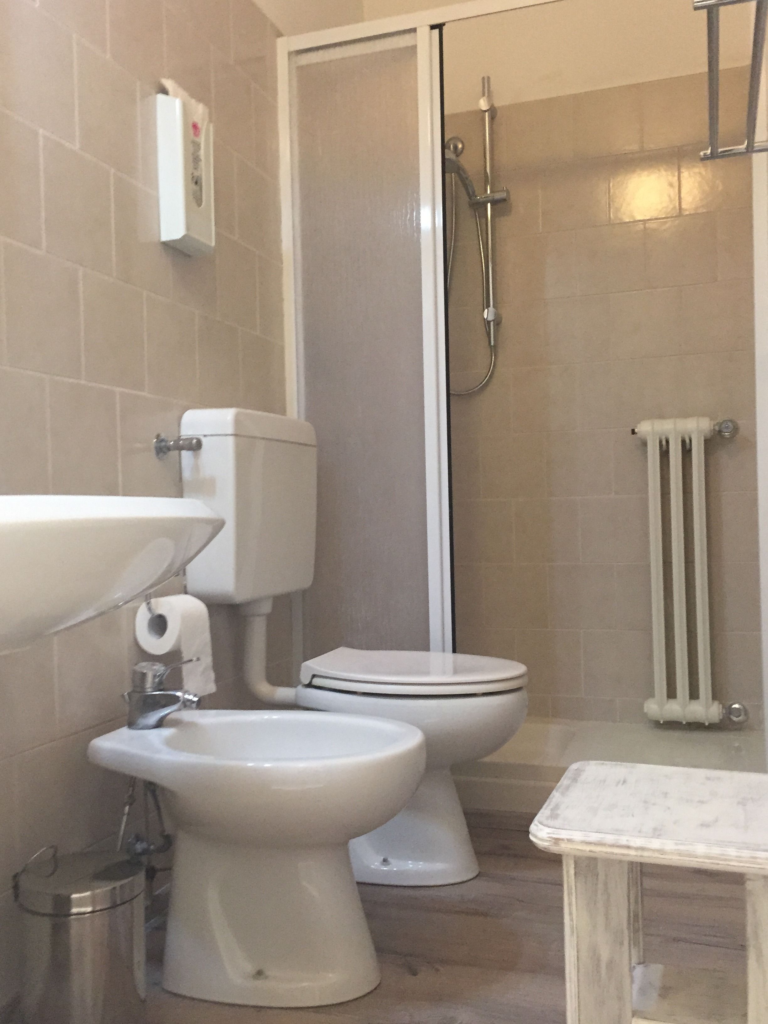single room | bathroom | free toiletries, hair dryer, towels