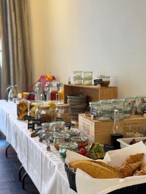 Daily buffet breakfast for a fee