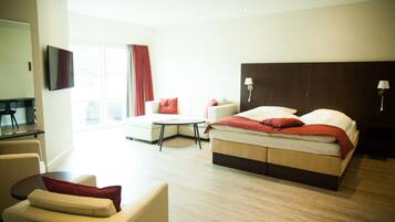 Escritorio, tabla de planchar con plancha y cunas