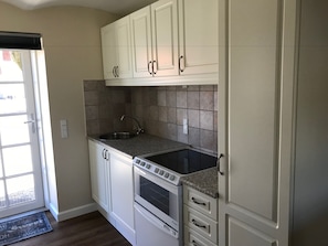 Junior Suite, Jetted Tub | Private kitchen