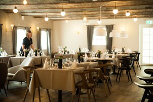 Lunch and dinner served, French cuisine