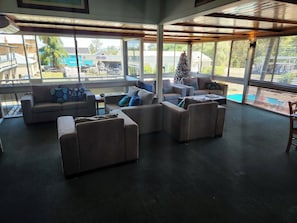 Lounge - Bucketts Way Motel (Gloucester)