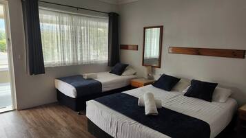 Deluxe Twin Room | Minibar, desk, iron/ironing board, free WiFi