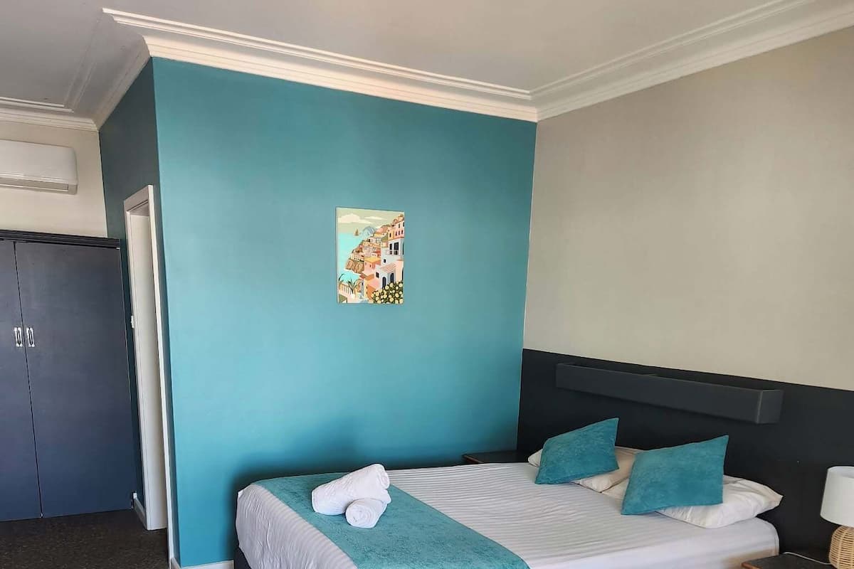 デラックス ツインルーム | ミニバー、アイロン / アイロン台、WiFi (無料)、ベッドシーツ