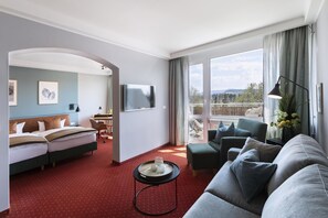 Suite, 1 Double Bed, Patio, Mountain View