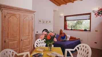 Superior Villa, 1 Bedroom, Kitchenette, Garden View | 1 bedroom, premium bedding, bed sheets