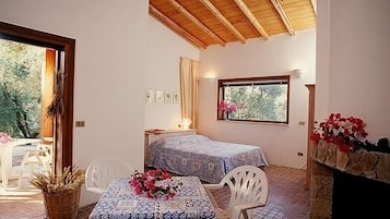 Superior Villa, 1 Bedroom, Kitchenette, Garden View | 1 bedroom, premium bedding, bed sheets
